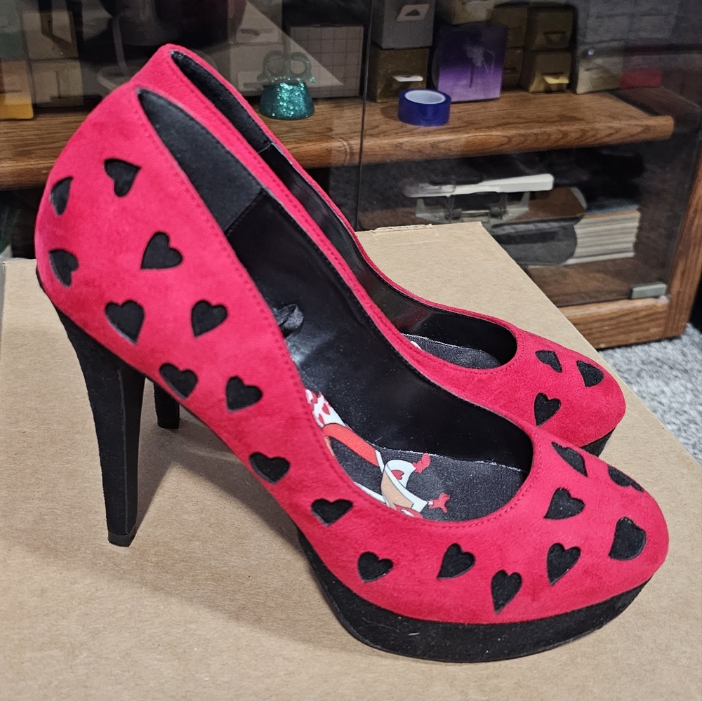 Queen of Hearts Heels size 9